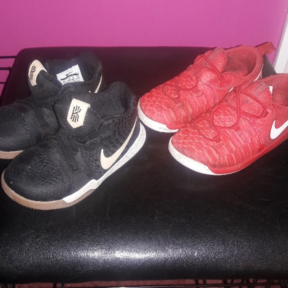 Kids Nike tennis shoes two pair